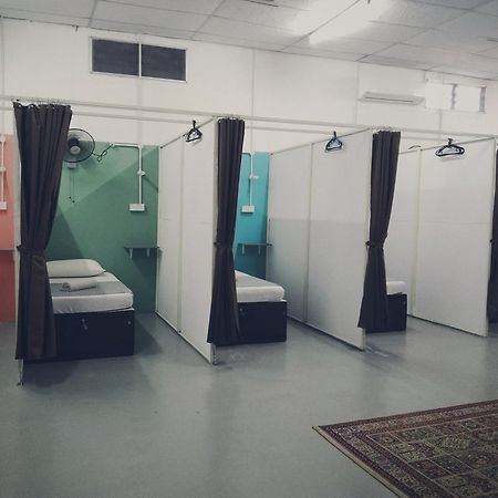 Dorm Master Vandrehjem Padang Mat Sirat Eksteriør billede
